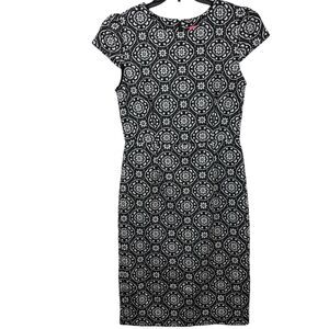 Betsey Johnson Black Gray Medallion Cap Sleeve Knit Sheath Dress Size 8 Stretch